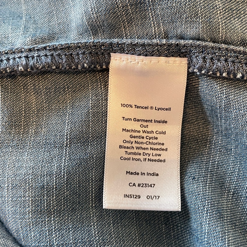 🔻$10🌟HP🌟Talbots Denim Ruffle Top - Picture 5 of 5